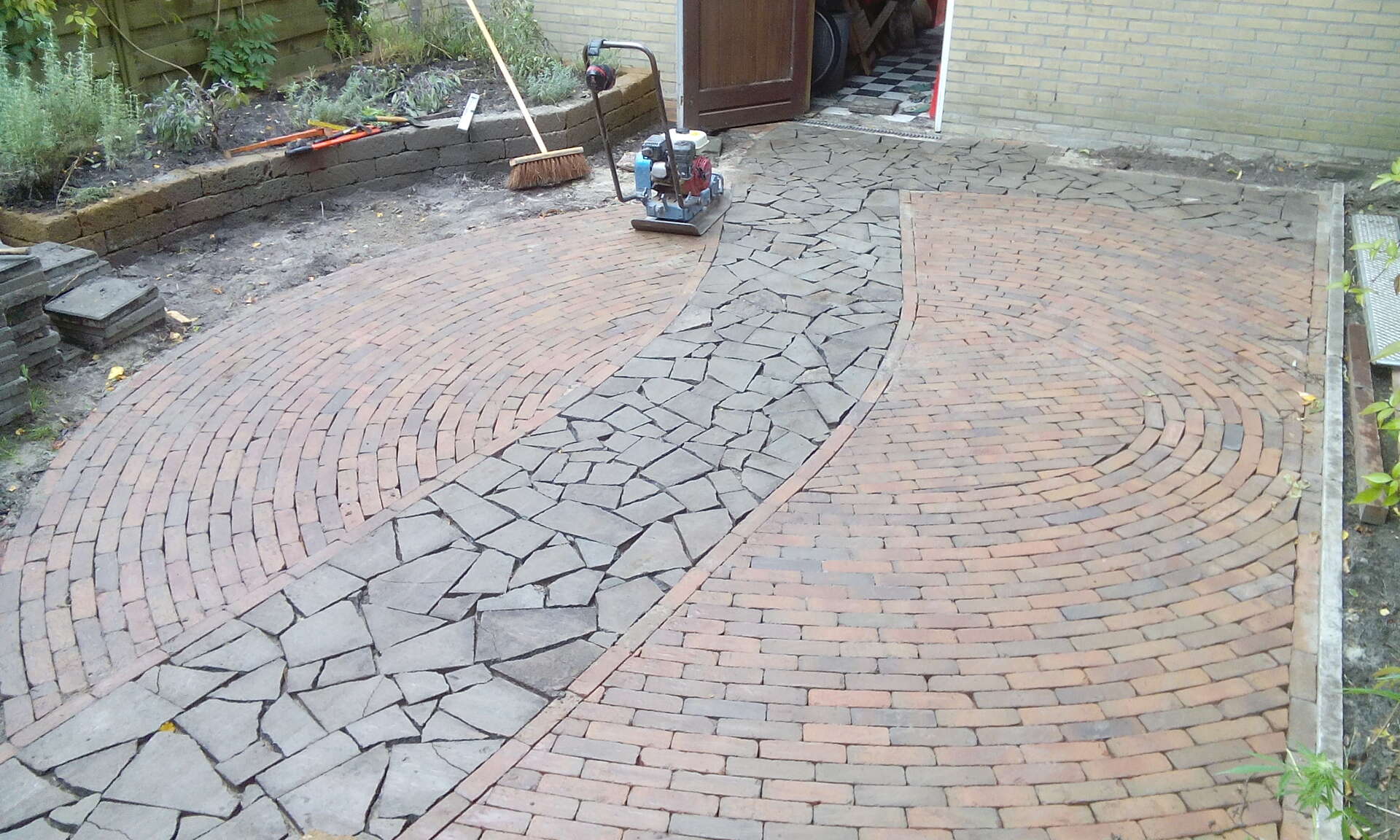IMG_20170911_161643_1920 Voorbeeld strakke tuin duurzaam tuinfluiter