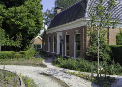 Pastorie Winsum voortuin