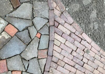 mozaik bestrating laten aansluiten op andersoortige bestrating