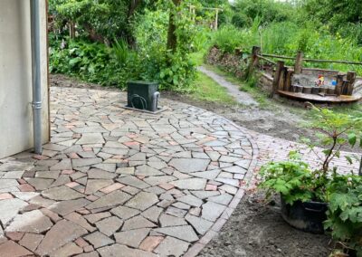 terras loopt over in paadjes