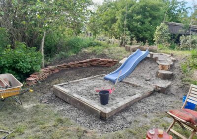 zandbak glijbaan en klimelementen