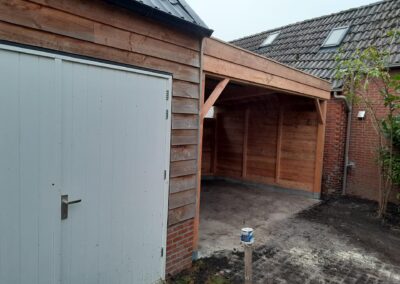 Overkapping naast bestaande garage