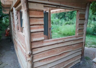 Houten schuurtje in aanbouw