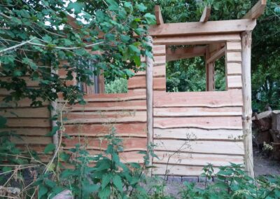 Houten schuurtje in aanbouw