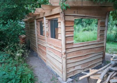 Houten schuurtje in aanbouw
