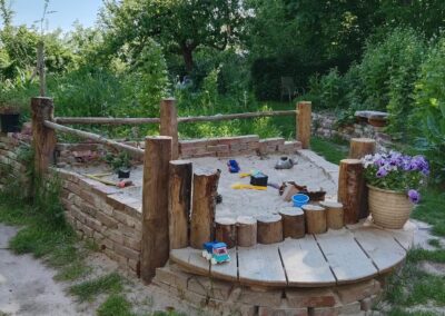 zandbak met natuurlijke materialen