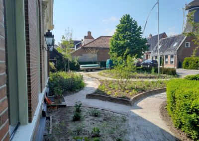 Voortuin Pastorie Winsum met paden